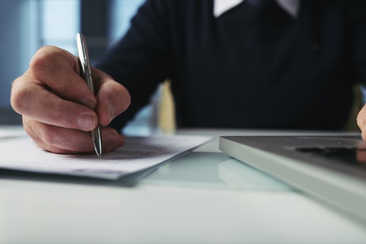 Conferência de contrato